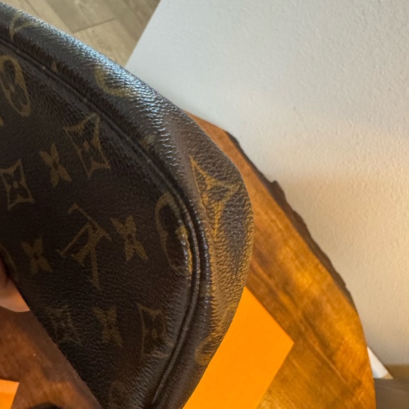 Louis Vuitton Brown Monogram Bag with Gold Chain - Picture 7 of 13